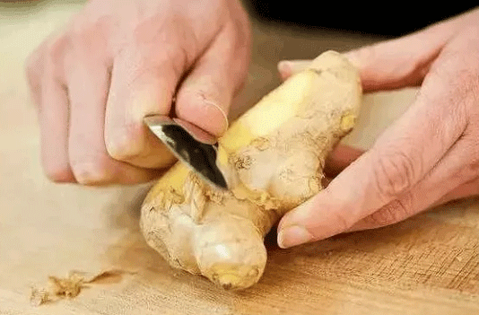 三伏天睡前脚底涂“生姜”，好处还真不少