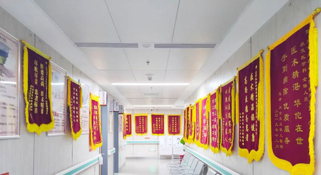“以质量为核心，以服务树形象”近日又有多位患者为我院骨伤科、康复科送锦旗致谢