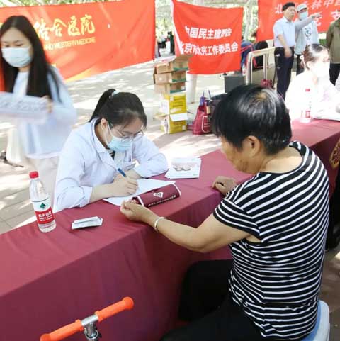 我院与大兴区社区物业服务协会联合开展健康服务进社区活动